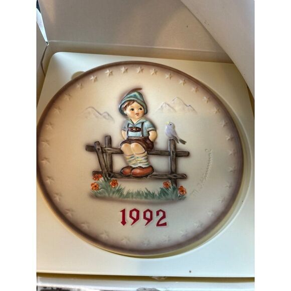 M.J. Hummel 1992 Annual Plate By Goebel - 7.5" Porcelain Collector's Edition - Picture 1 of 8